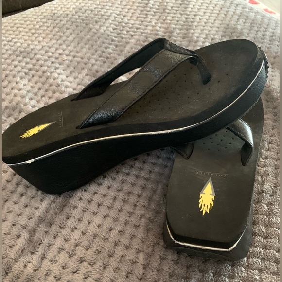 Volatile Wedge. Size 9. - Picture 3 of 4